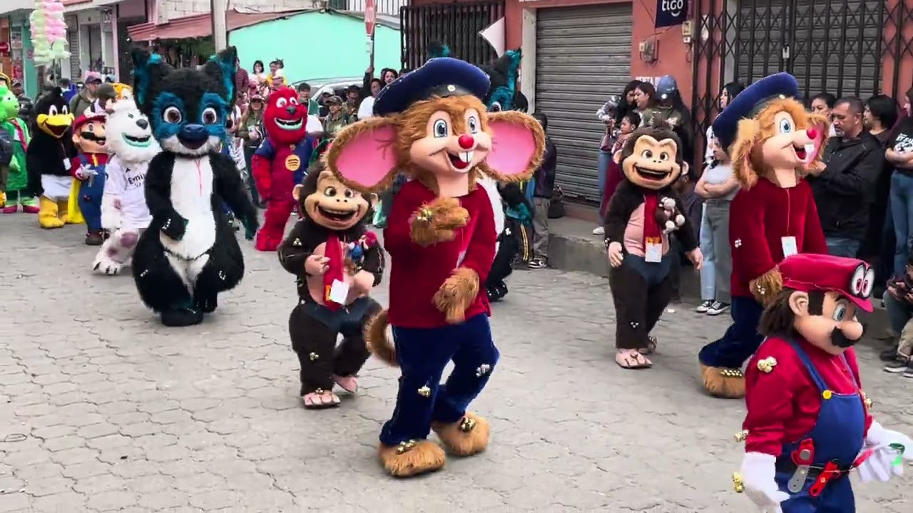 Grupo de disfraces infantil navideño salcajá 2024