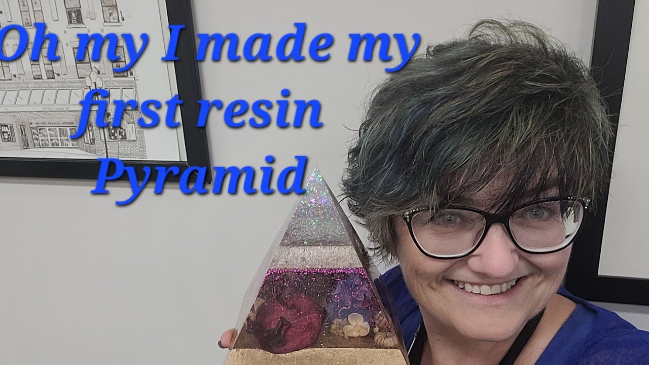 Oh my I made my first reain pyramid with lights. Using Laura's glitters and Krystal Resin.Video