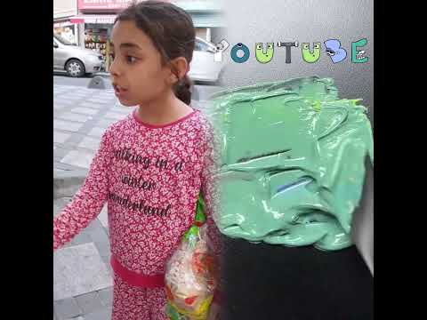 سرق بسكوته من سوبر ماركت ولكن الاخت تفاجات وكانت ردت فعلها غير متوقعه    