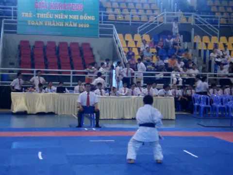 Giai Tre Karatedo TP.HCM 2010 - Tieu Nguyen (Q10) vs Buu (Q.TP) - Kata