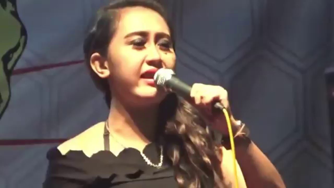 Dangdut Koplo Hot Dela Santika Sayang - Goyang cewek Tatoan - YouTube Dangdut Koplo Hot Dela Santika Sayang - Goyang cewek Tatoan - YouTube