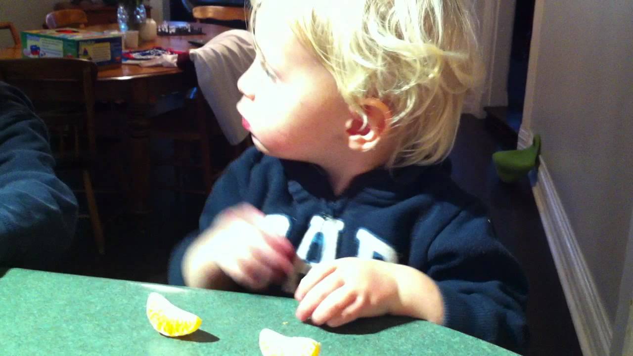 Eating clementine 2 the right way YouTube