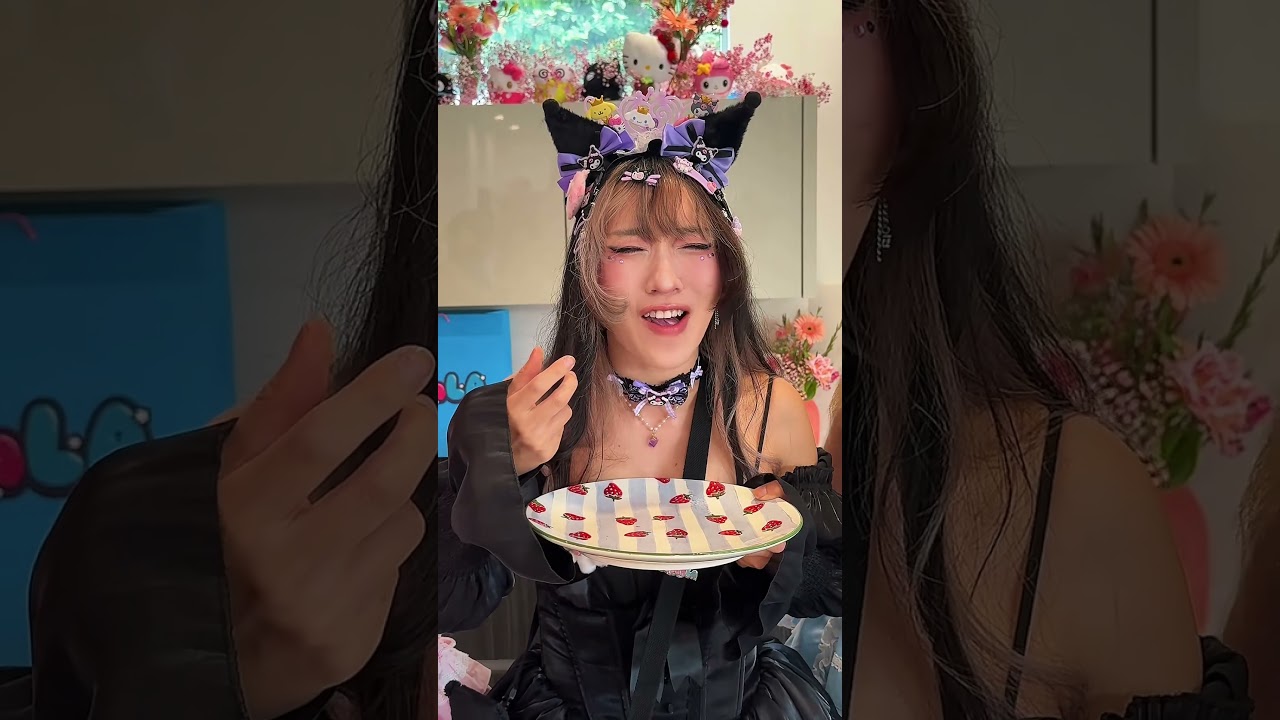 A RAW ONION wtf guys @bbnomoney @Vanillamacee @jessicanigri @PeachJars