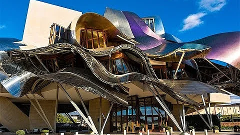 These 21 Buildings By Frank Gehry Took Architecture To The Next Level