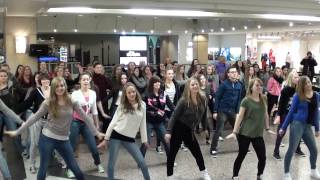 dance it! - Flashmob Heiratsantrag zu "Marry you"