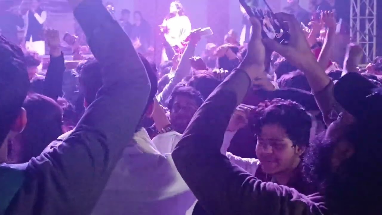 bhojpuri song pe dance karte huye | Delhi University | ke students 