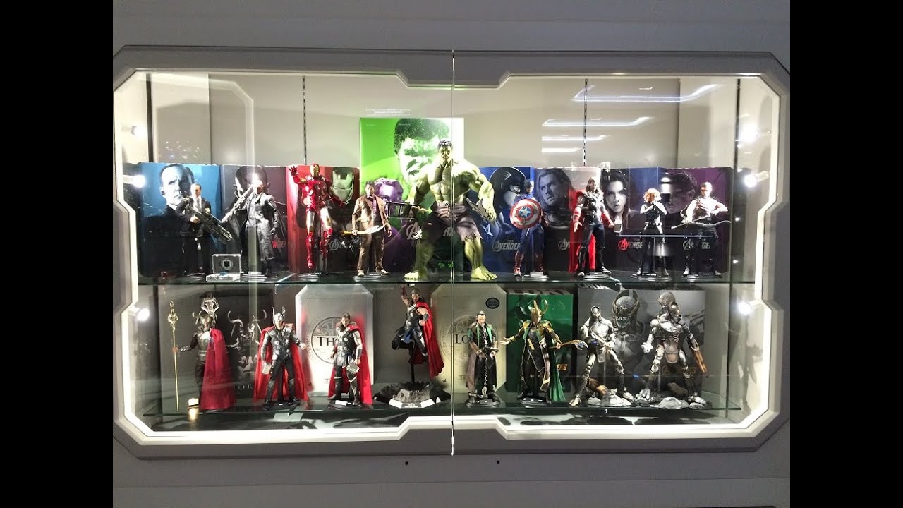 Budget Stark - Poses and displays at Secret Base Hot Toys, May 2015 ...