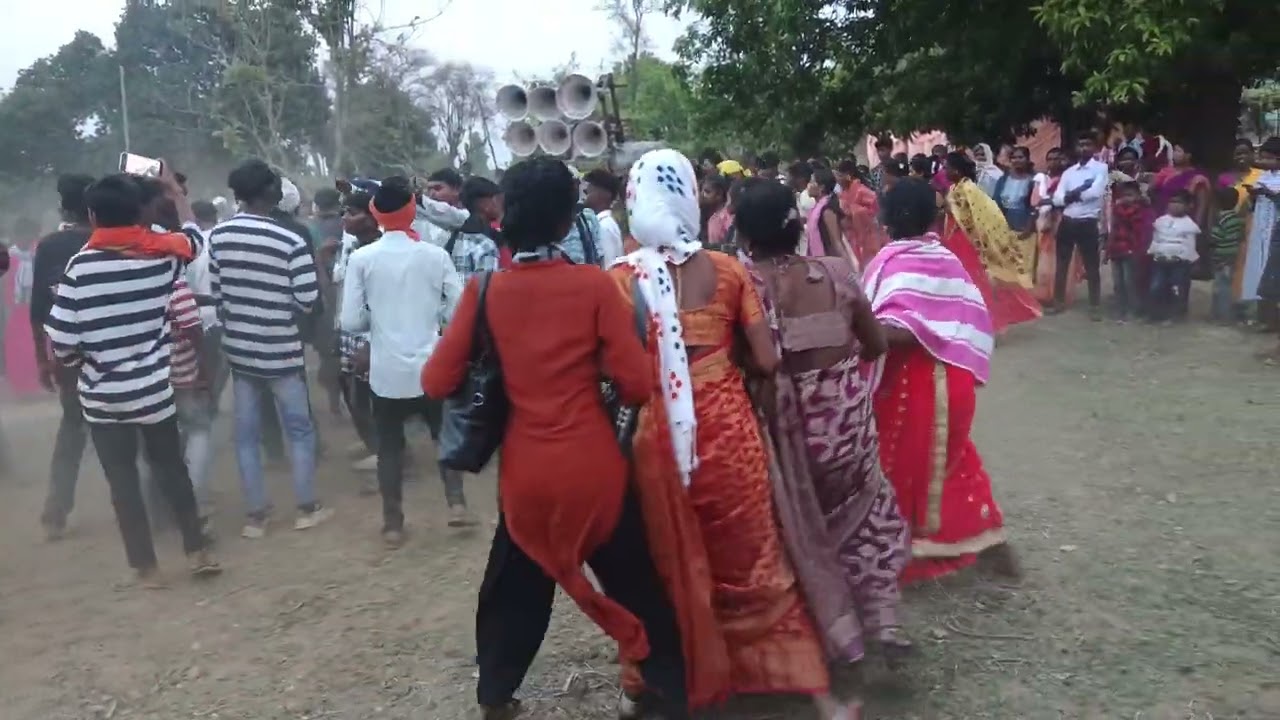 एक बोतल पिलाबोतो  नशा चढ़ा बु कुमाड़ी गांव का डांस 