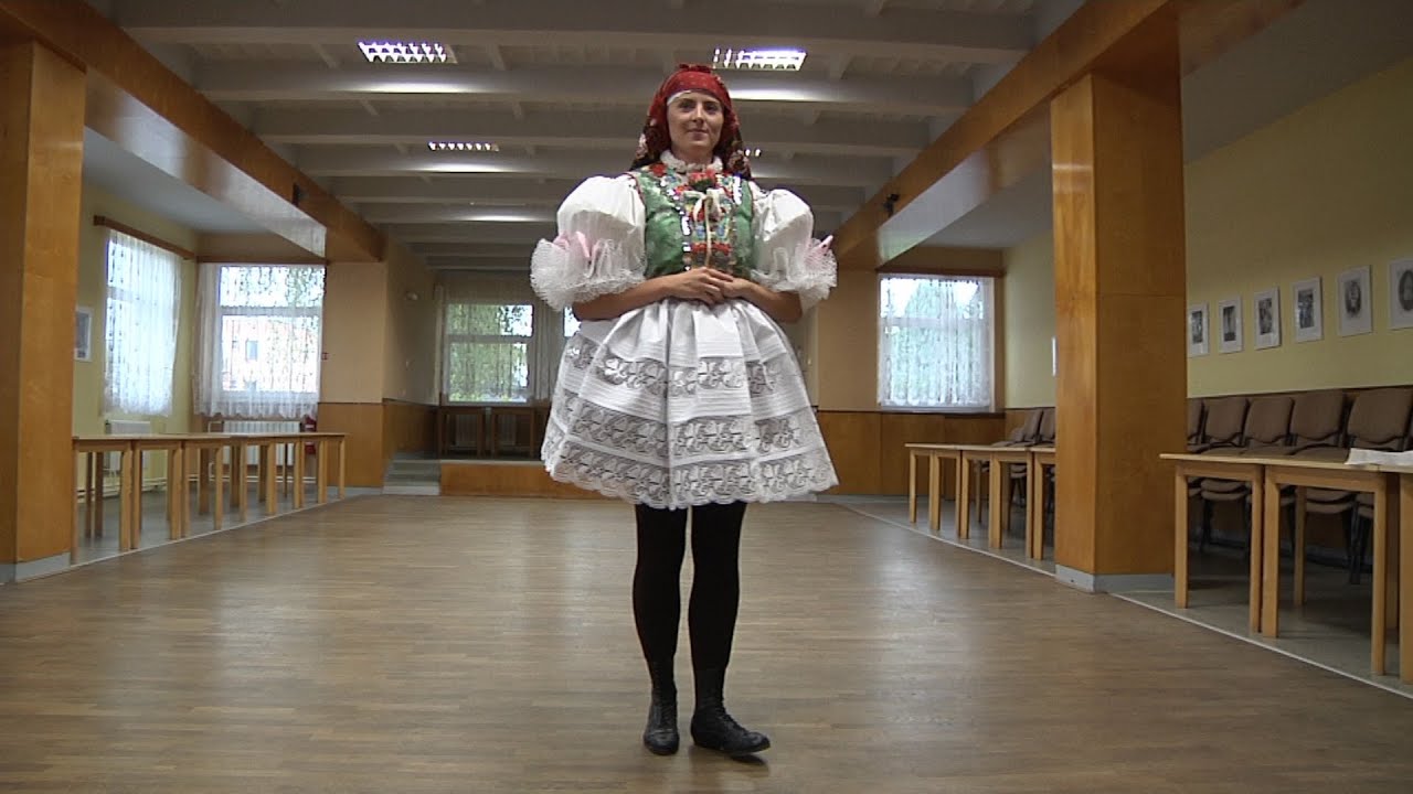 Postup oblékání vracovského ženského kroje