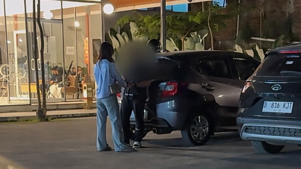 h4nncurrhatiku ,lihat kamu mendua