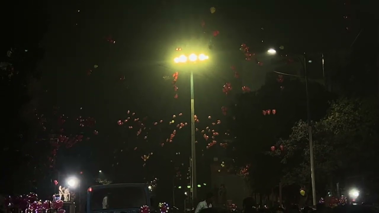 Releasing Red Balloons on the New Year @ Fergusson College (FC) Road, Pune - 01 Jan 2026