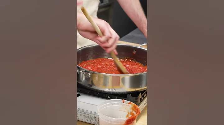 The EASIEST homemade marinara sauce recipe