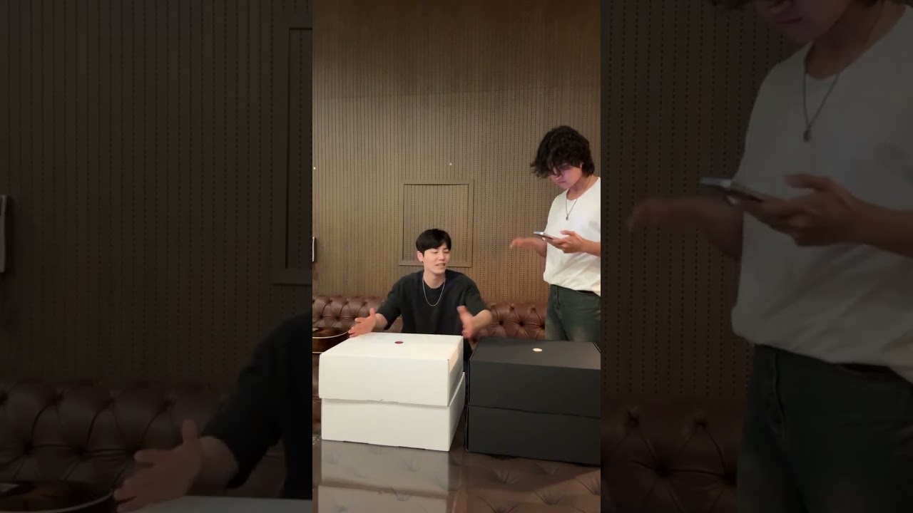 The Rose IG Live merch unboxing [20250529]