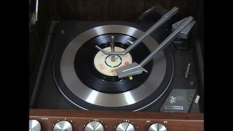 HMV  2020 Record Player