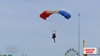 Thunder Over Louisville Airshow: Wings of Blue paratroopers land on Belevedere