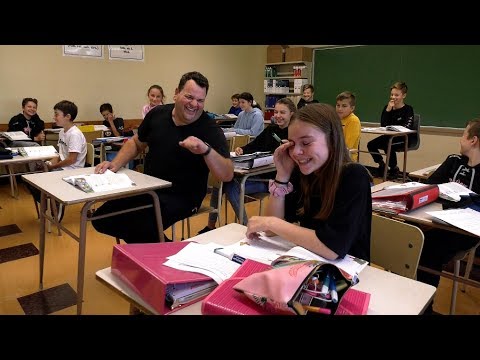 Philippe Laprise visite l’école Cardinal Roy dans le cadre de la Semaine pour l'école publique