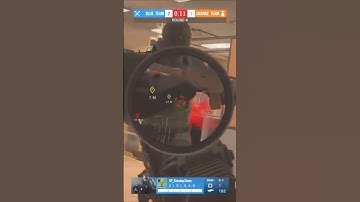 INSANE 1v3 CLUTCH🤯.