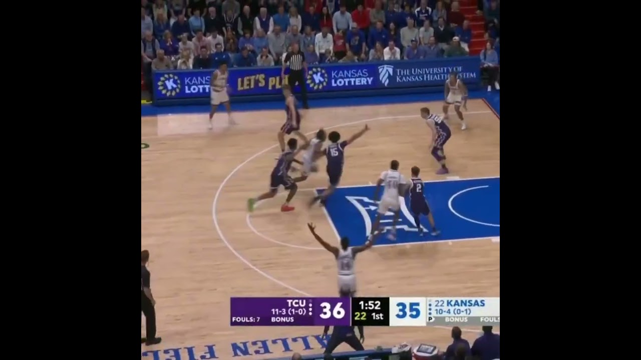 Статистика Даррина Петерсона за середину сезона 2025/2026: 21 очко за игру, 4,5 подбора за игру, ...