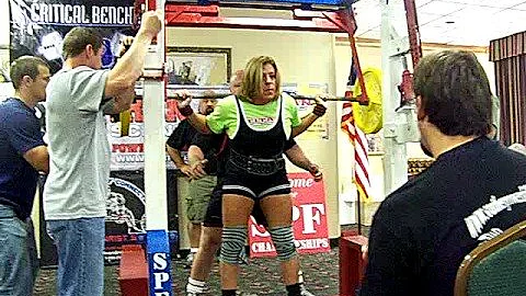 Traci Baggett 350lbs raw squat
