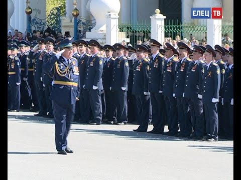 800 участников и около полутора тысяч зрителей: на Красной площади Ельца прошел праздничный парад