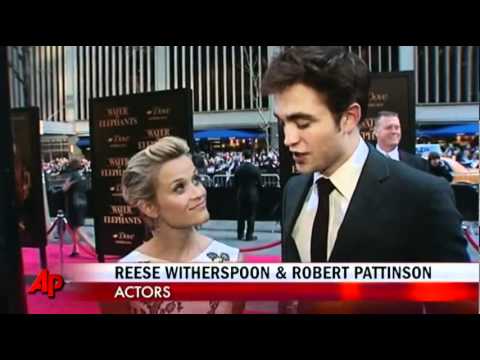 Video: Robert Pattinson Niyə Hamilə Reese Witherspoon-a Köçdü