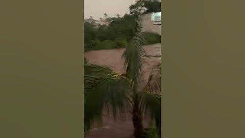 Schwere Überschwemmungen aufgrund heftiger Regenfälle in Puerto Vallarta in Jalisco, Mexiko 🇲🇽