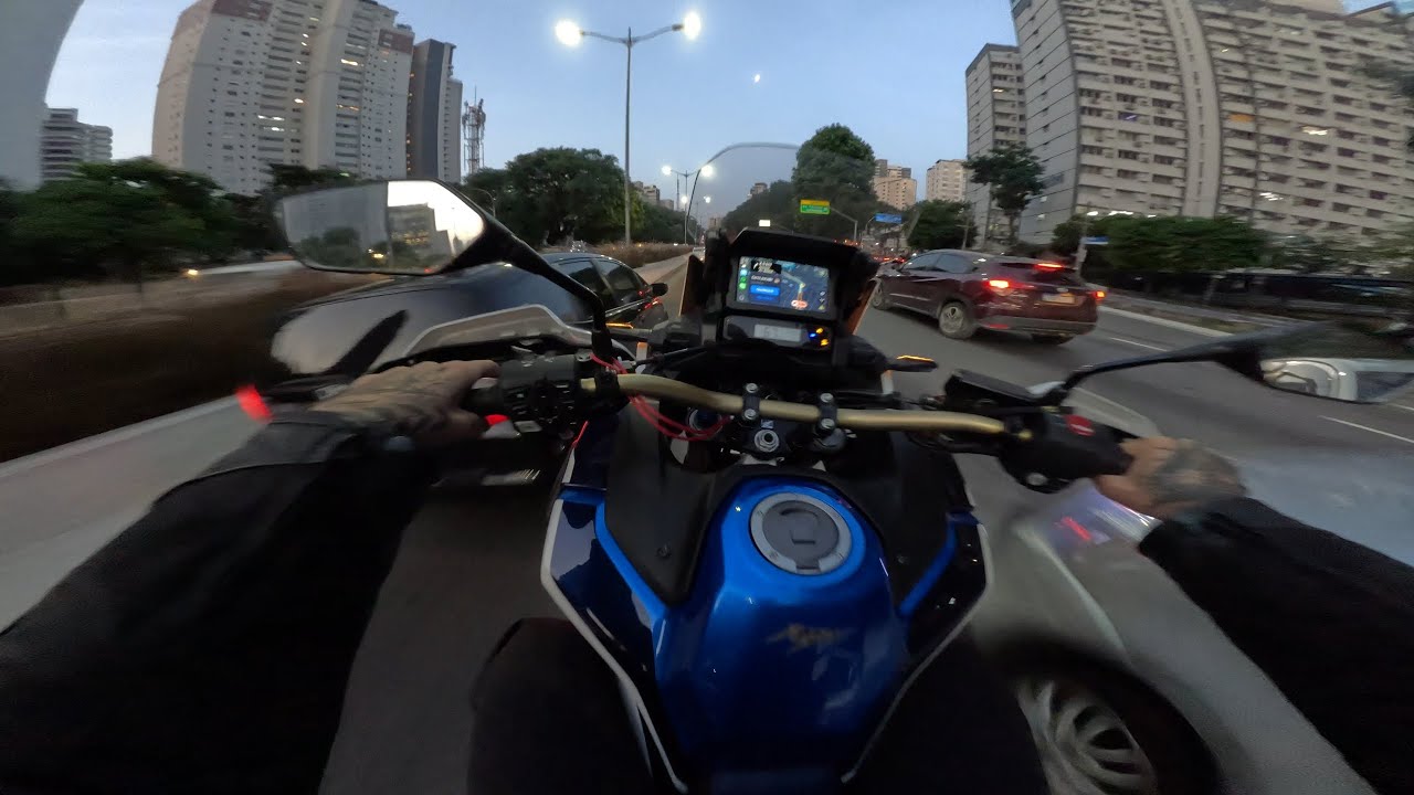 FAZENDO MILAGRE DE AFRICA TWIN NO CORREDOR DAS 18H EM SP