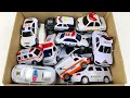 ミニパトカーとミニ救急車がピポピポ走る。緊急走行。