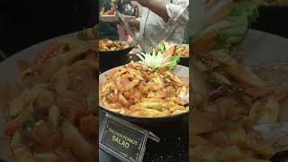 হেলদি লাইফস্টাইল বা চিট মিল—এই সালাদ বুফেতে আছে সব! আপনার কোনটা পছন্দ? 🍅🥒 #FDMusafir #foodie