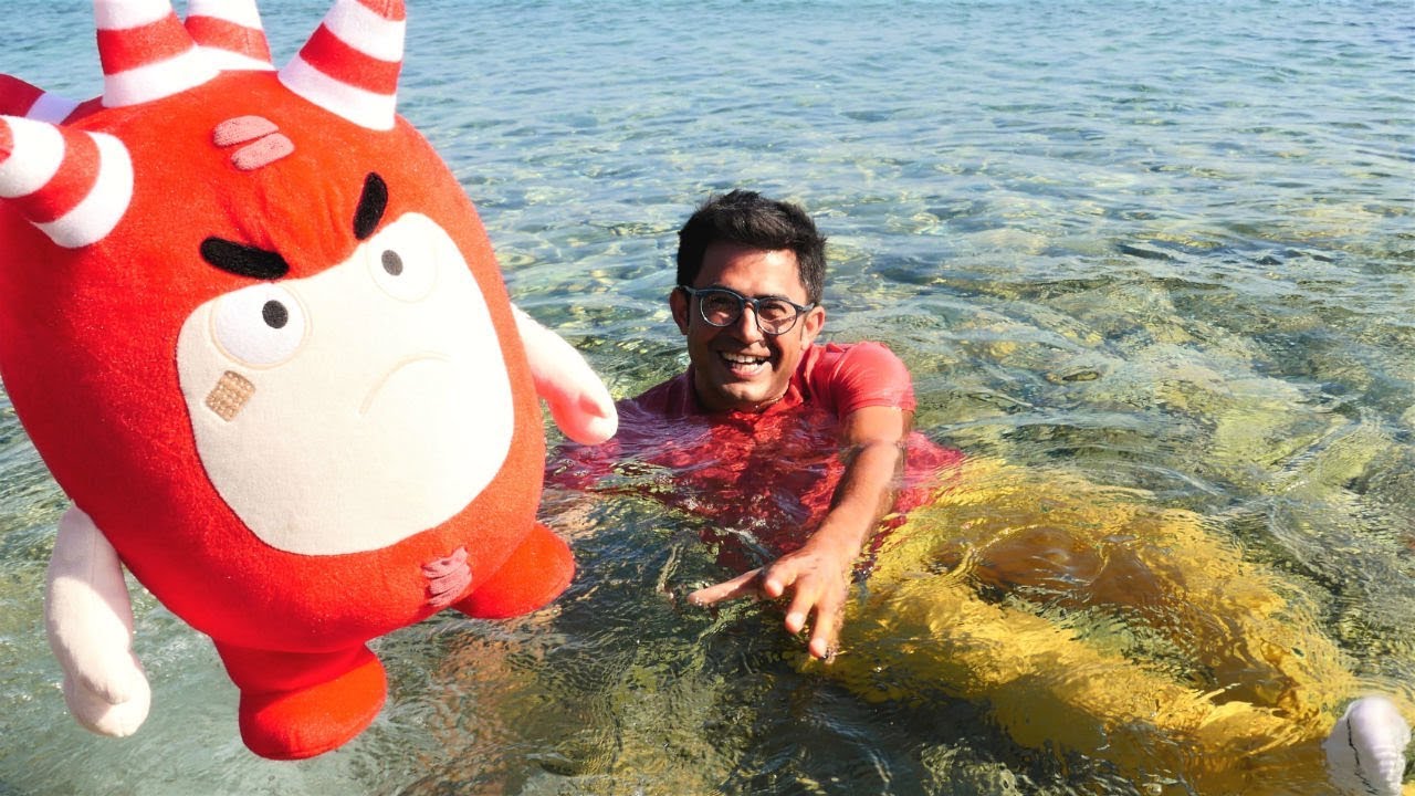 Bowling. Oddbods ile. Nail baba yenildiği için kıyafetlerle suya atladı