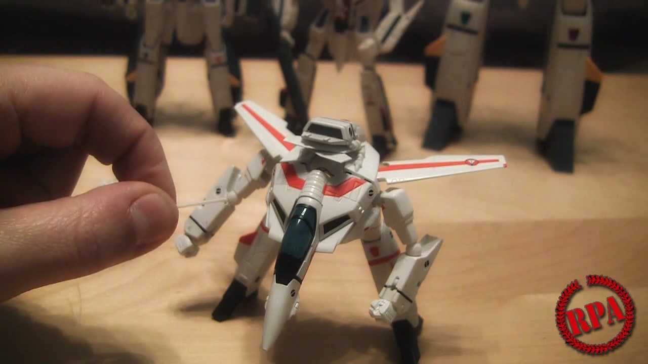 Kaiyodo Revoltech transformable VF-1J Valkyrie figure - YouTube