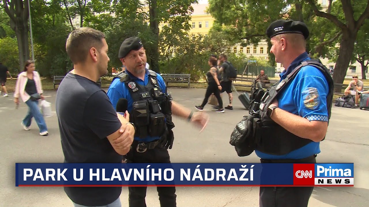 „Sherwood“ před hlavním nádražím v Praze děsí. Strážníci ukázali, kudy bezpečně parkem projít