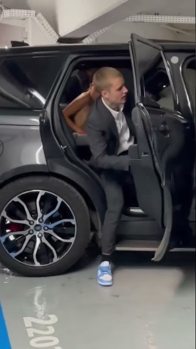 Hailey Bieber did not have time to dress before the paparazzi