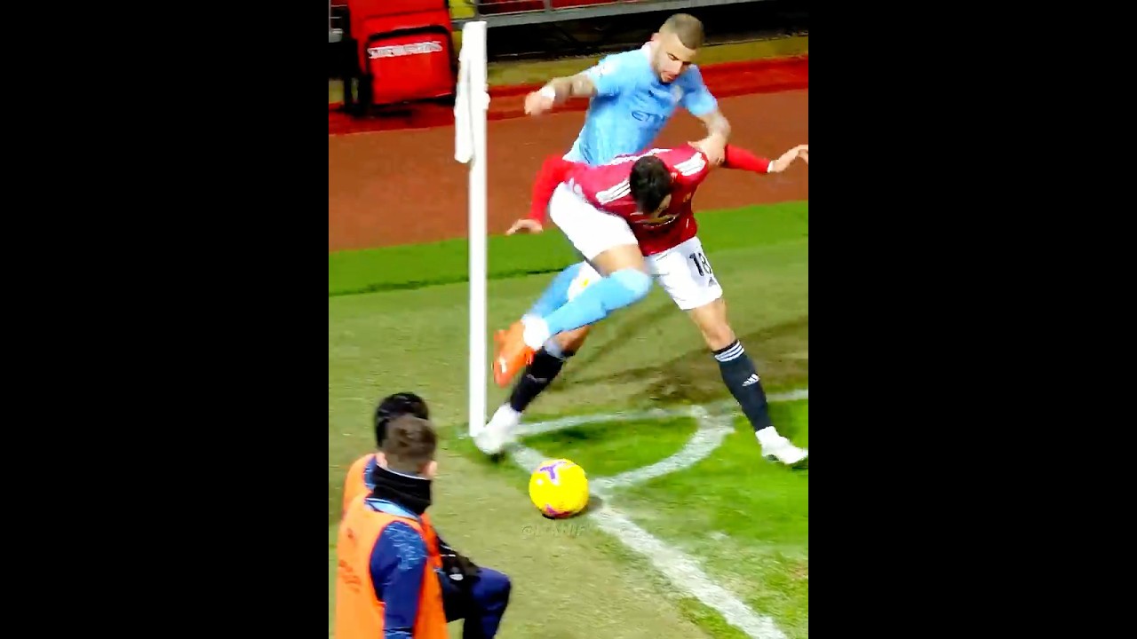 Players vs Corner Flags 🥶