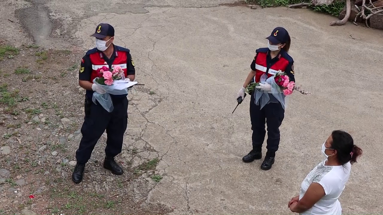 Fındıklı'da  Hırsızlık ihbarıyla çağırdıkları jandarmaya pastayla sürpriz yaptılar