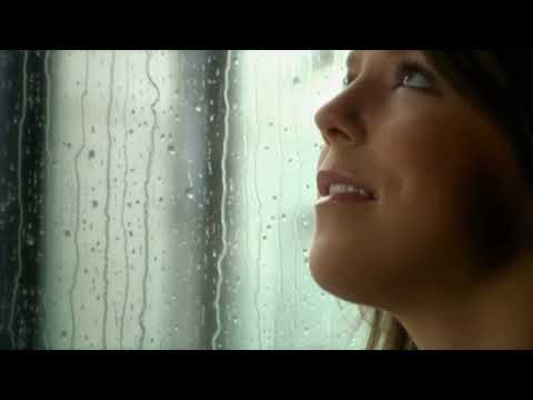 Watch the video for Por mi camino ire