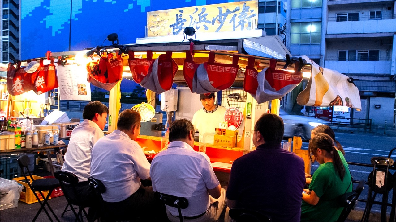 Прилавок с вкусной китайской едой, приготовленной китайским владельцем. ｜японская уличная еда