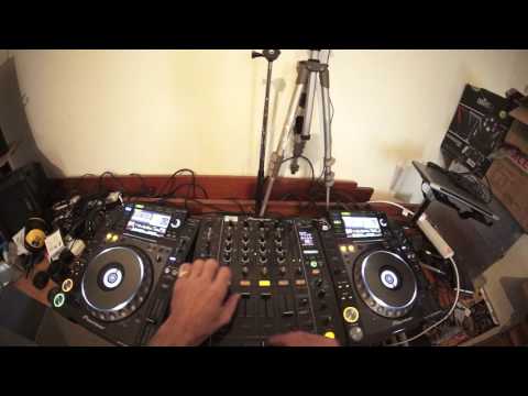 DJ MIXING LESSON ON DUB STEP HOW TO FIND THE TIMING AND PHRASE MIXING SKYPE DJ LESSONS