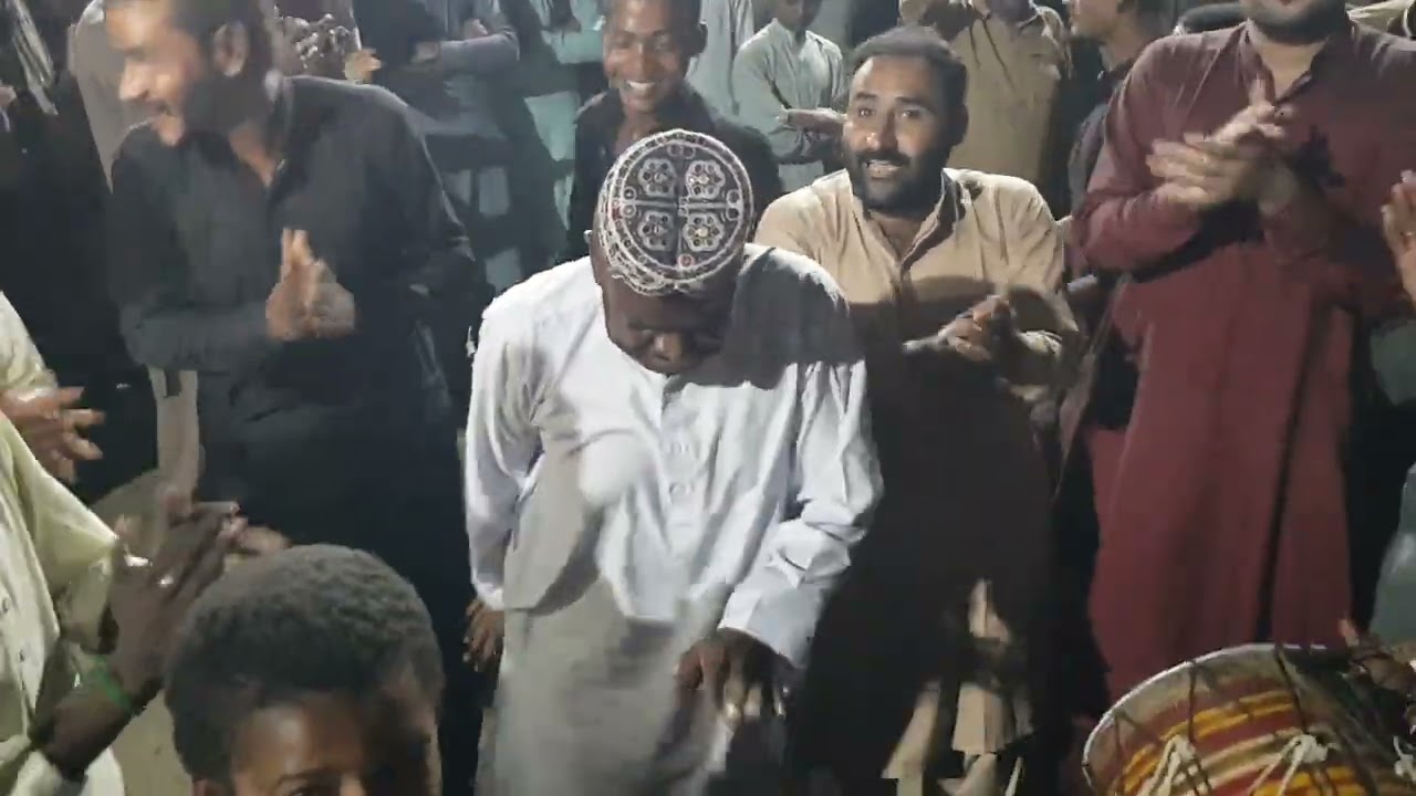 sheedi community enjoy the dance on mugarman drums