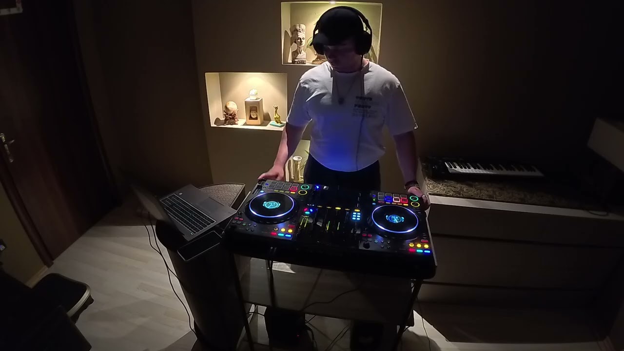 【洋楽】DJ TRIGGA BEATZ California Dream 1〜9 California Dreamin' (Cages Remix) - YouTube