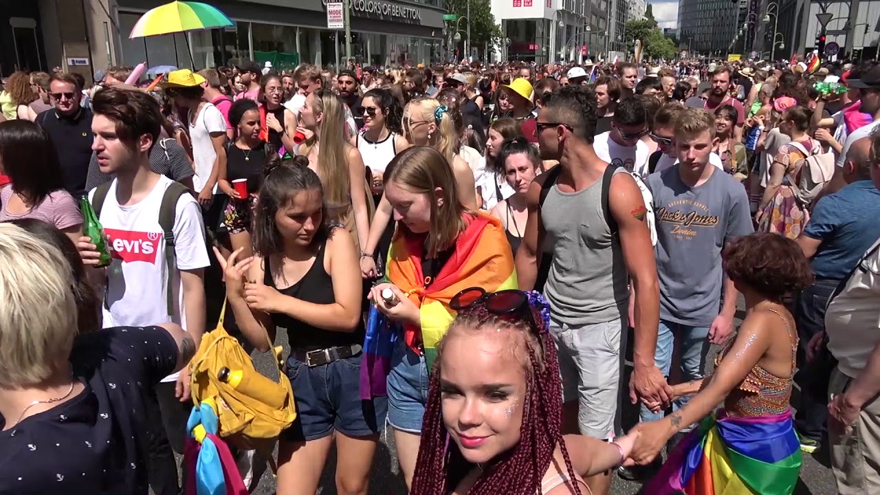 Csd nackt auf Cuming Tube