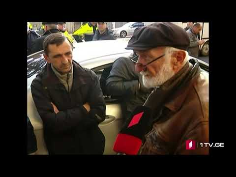 ქუთაისში, „თავისუფალი საქართველოს“ ოფისთან აქციის მონაწილეები აკაკი ბობოხიძეს დაუპირისპირდნენ