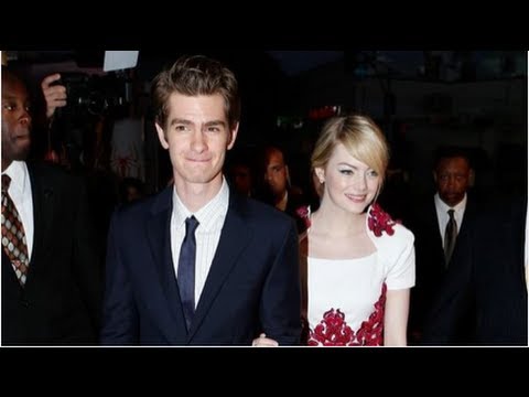 Video: Andrew Garfield thiab Emma Stone tsis zais lawv txoj kev xav