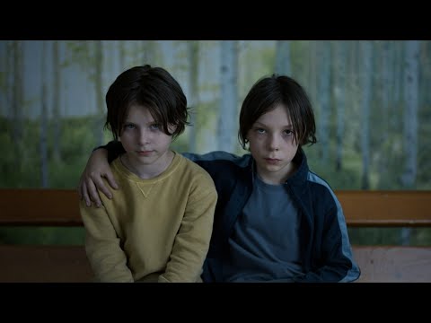 1:42 1:42 Now playing, 日常をサバイブする7歳の少女...映画『Playground /校庭』予告編