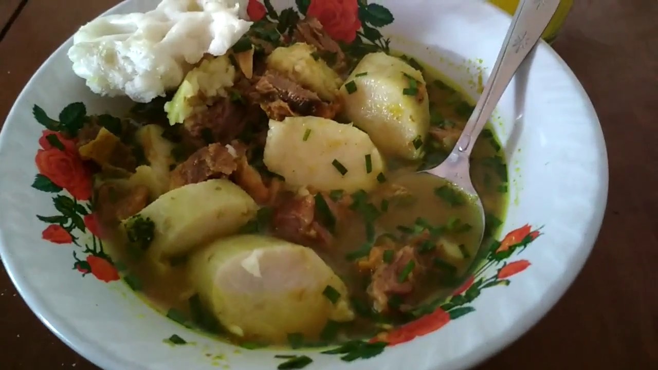 Makan Empal Gentong Makanan Khas Cirebon 