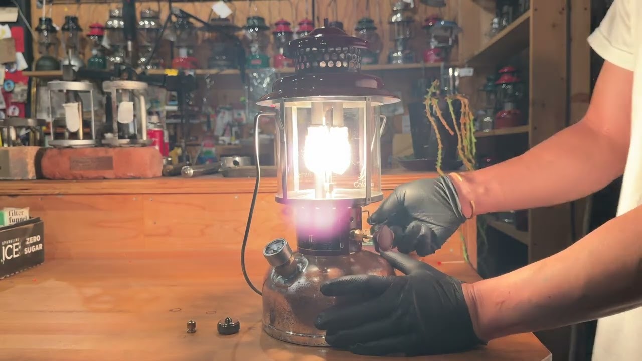 1940s AMERICAN GAS MACHINE CO. 2572 vintage gasoline lantern Iight