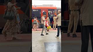 किसी भी रेलवे स्टेशन पर ये गलती मत करना #train #railvlogger #railway #indianrailways #scrrailways