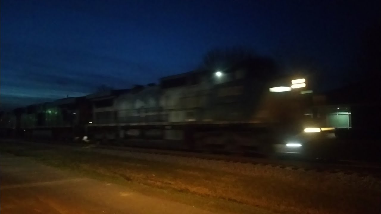 CSX freight Train Q583 heading Northbound With CSXT 9002 in the lead ...