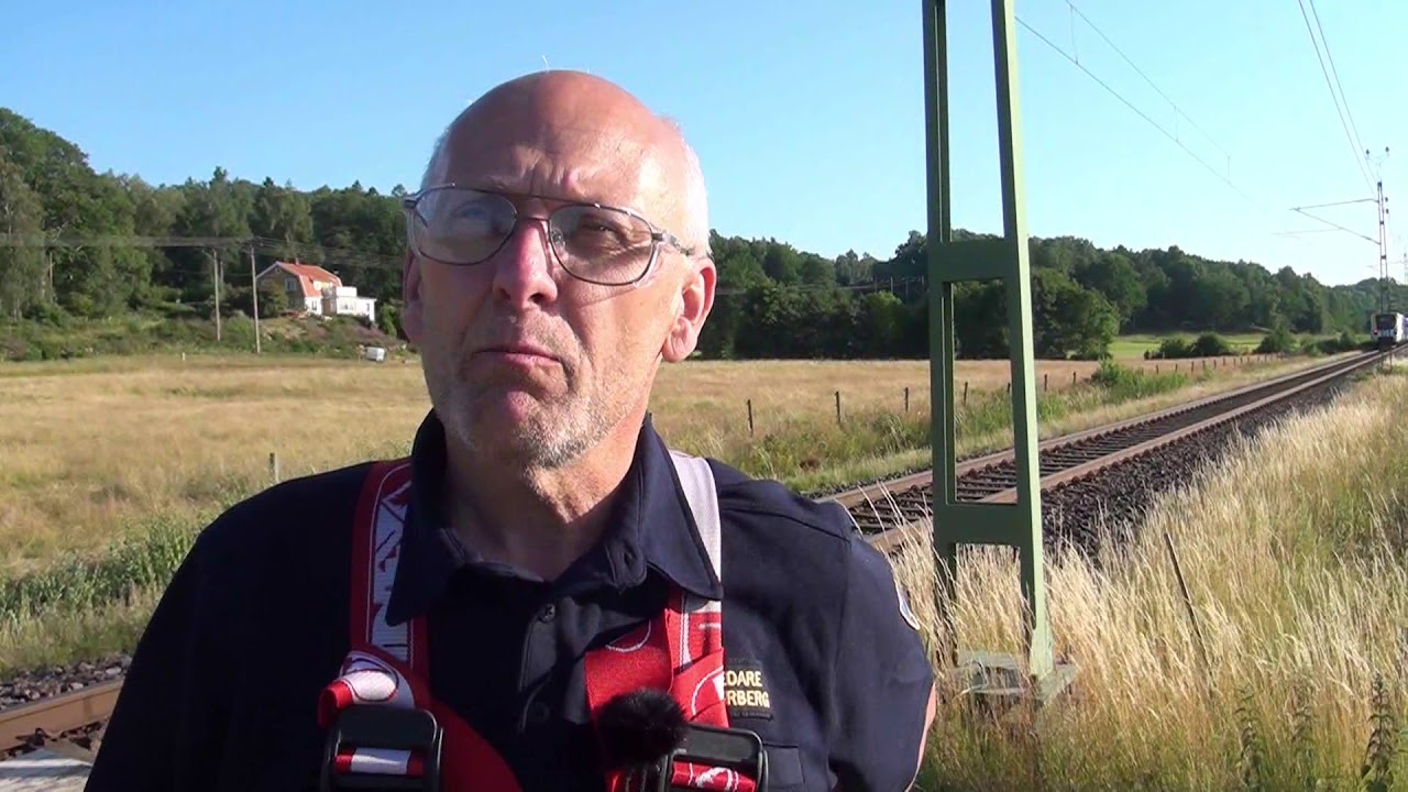 Tåg kolliderade med bil - Äldre par klarade sig mirakulöst