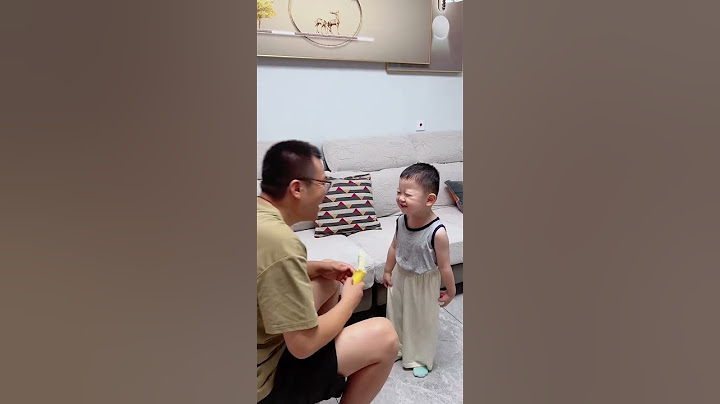爸爸正在教儿子喊爸爸！不料却被宝宝喊出360度大转弯😂实在太逗了#爸爸带娃 #人类幼崽的整活日记 #人类幼崽小奶音